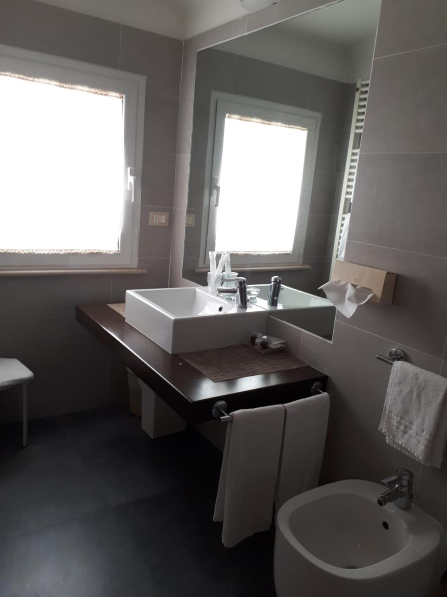 Deluxe Double or Twin Room with Balcony,945769363:JPEG