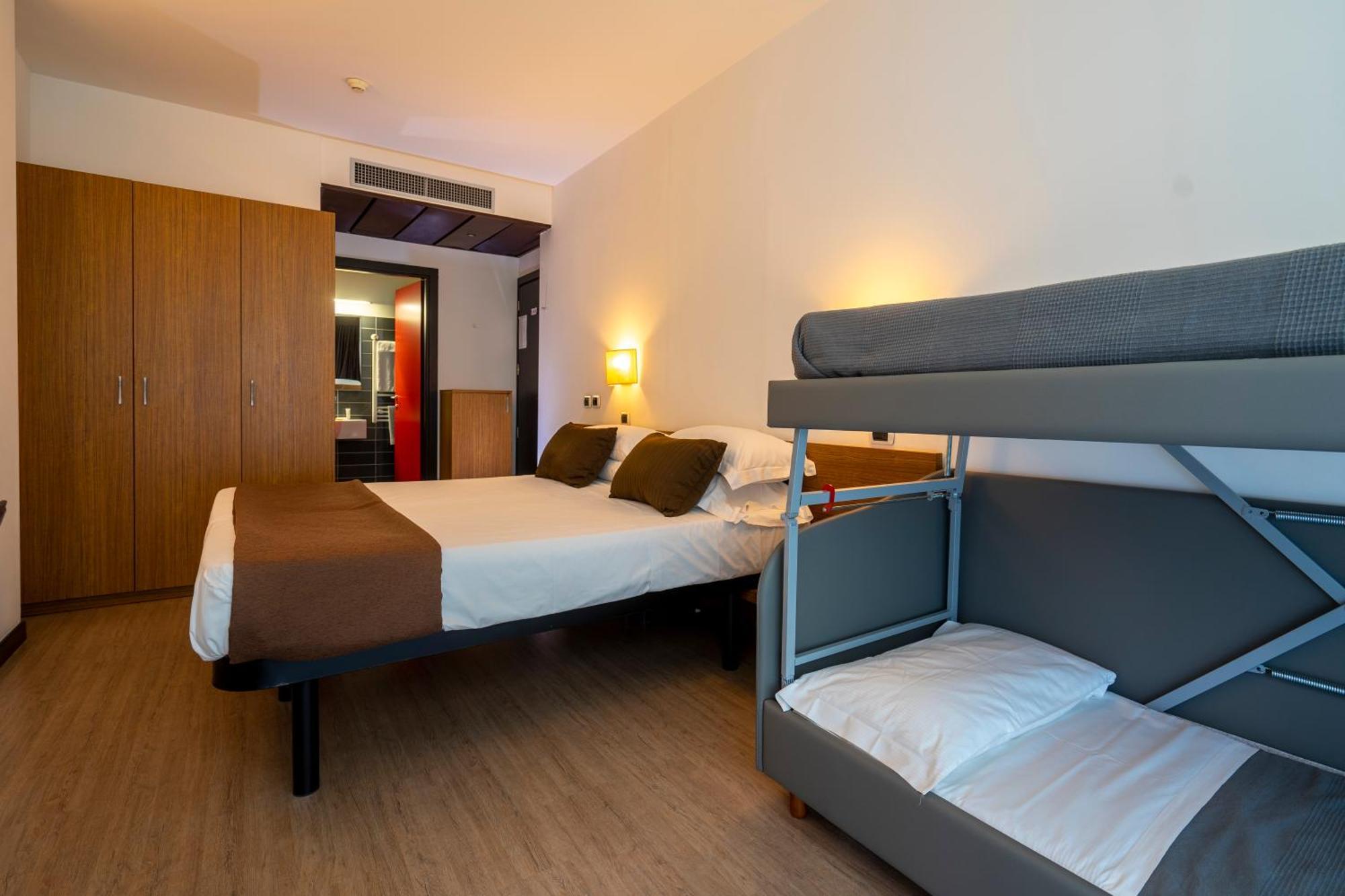 Quadruple Room,1488130912:JPEG
