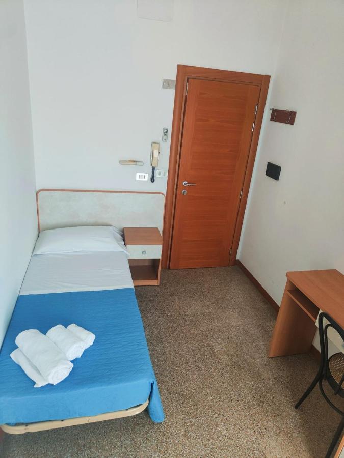 Single Room with Private External Bathroom,1405816175:JPEG