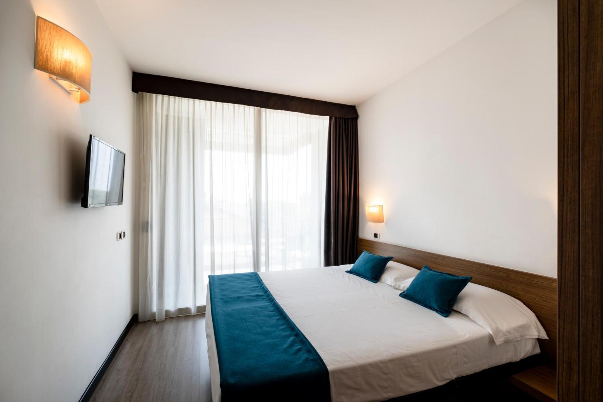 Double Room with Balcony,1195918594:JPEG
