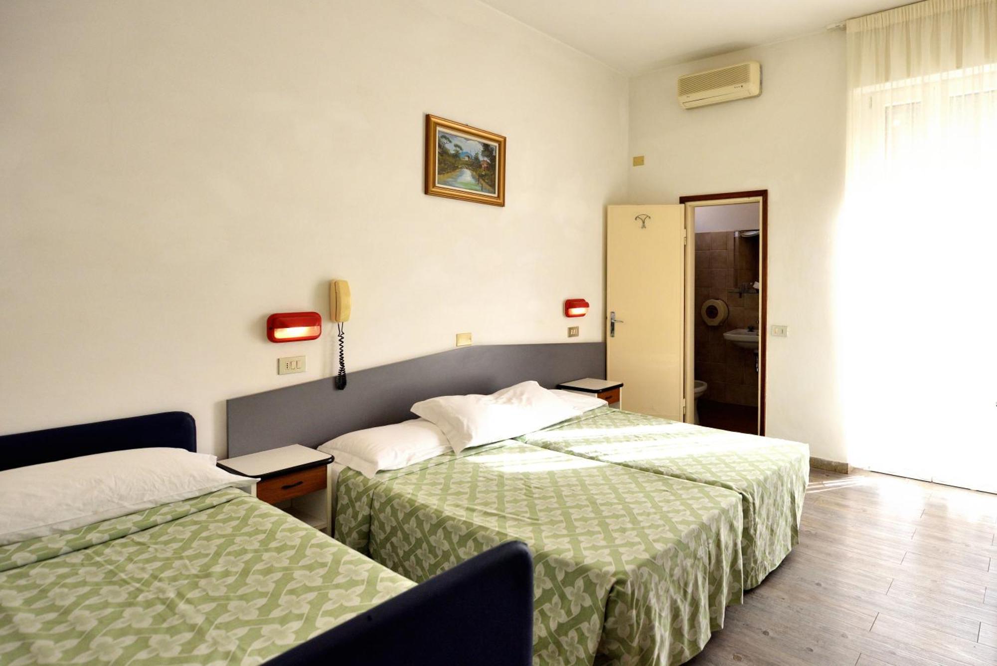 Quadruple Room with Balcony,978085321:JPEG