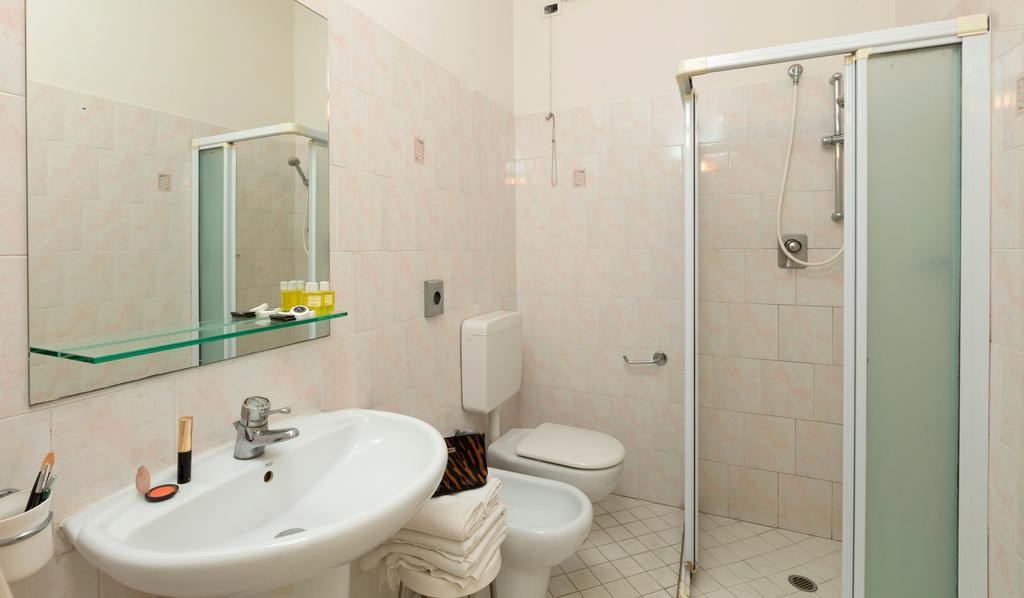 Single Room,213103847:JPEG