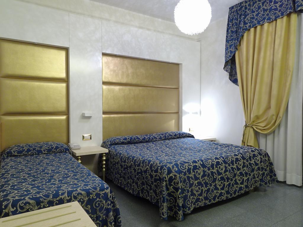 Triple Room,691644816:JPEG