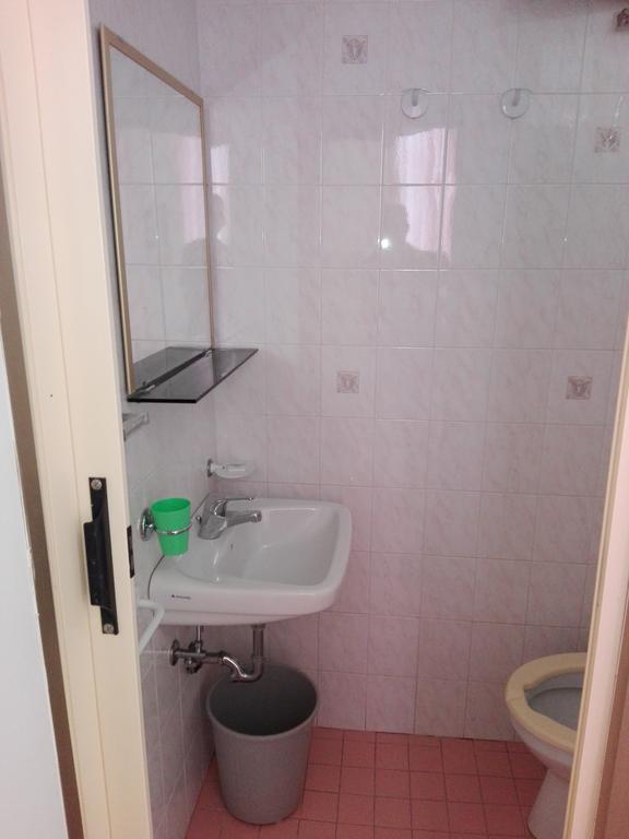 Mixed Dormitory Room,382255090:JPEG