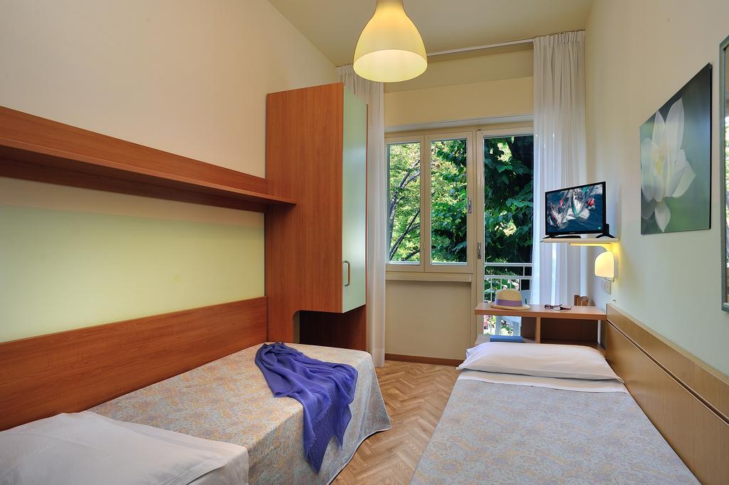 Standard Double or Twin Room,692397897:JPEG