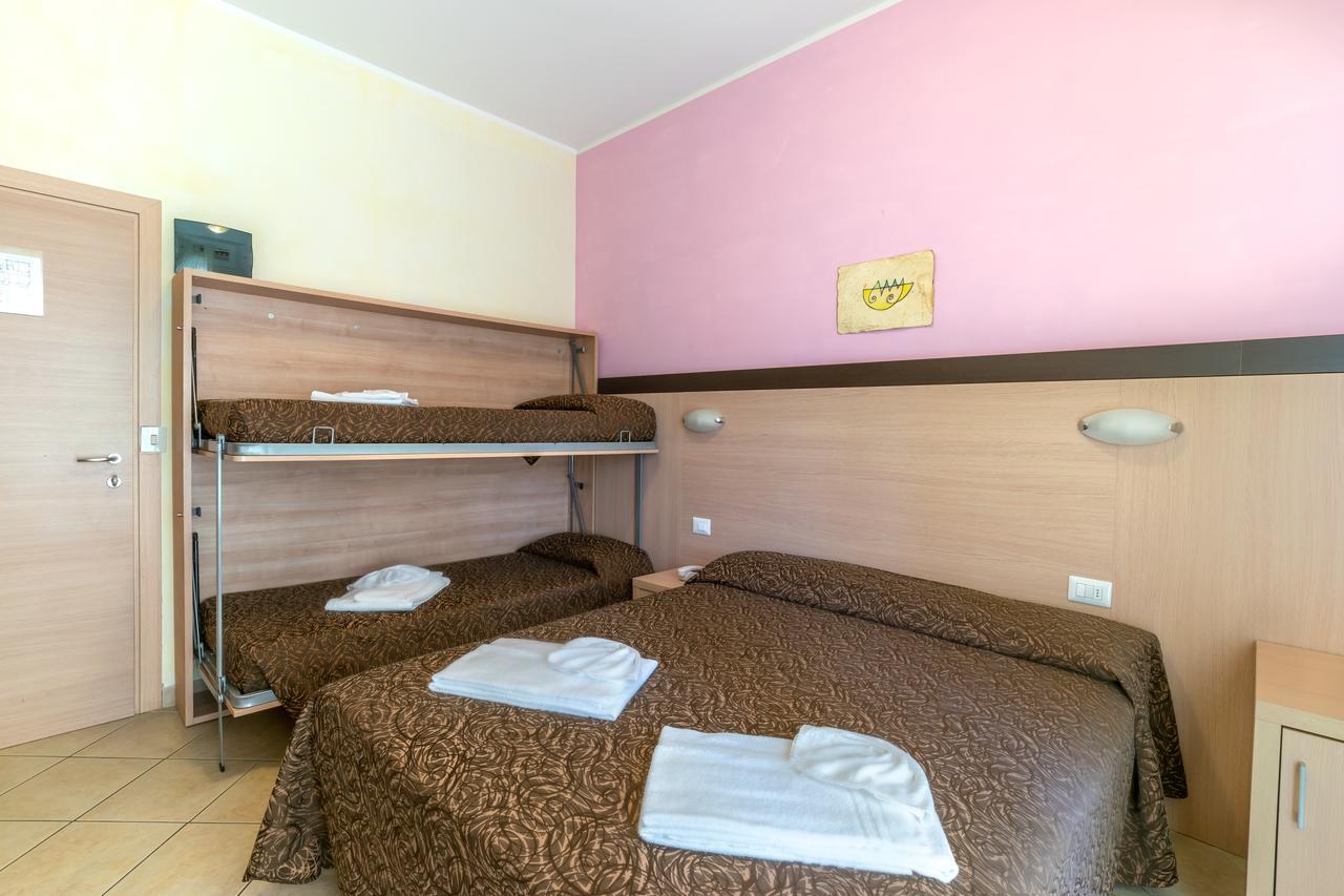 Quadruple Room,665393331:JPEG
