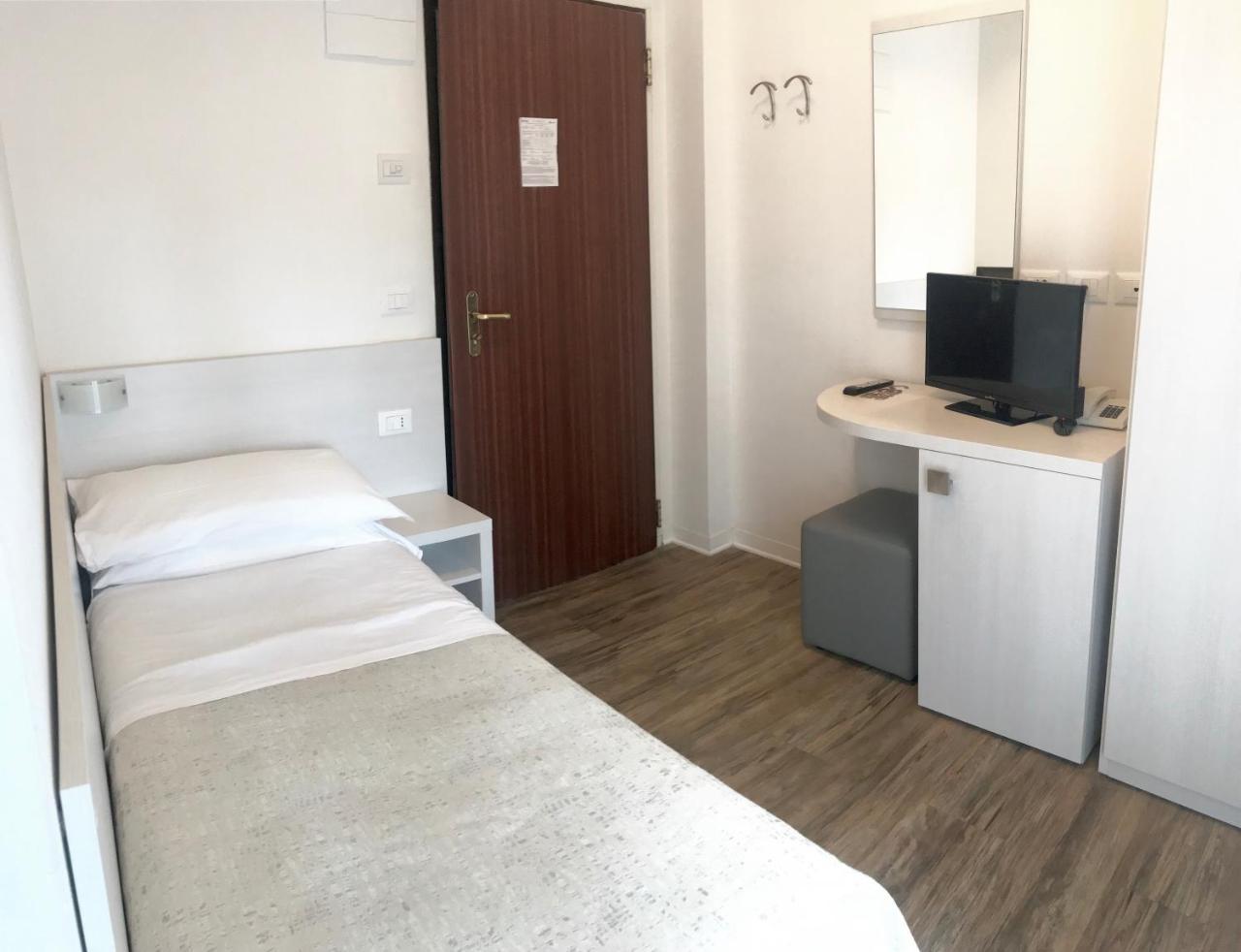 Single Room,724406014:JPEG