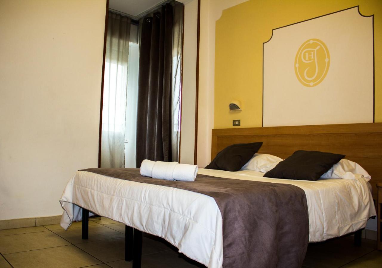 Standard Double or Twin Room,1357636886:JPEG