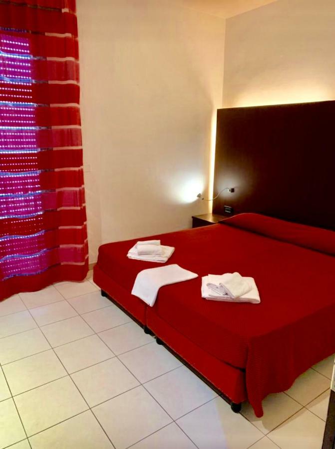 One-Bedroom Apartment,785748318:JPEG