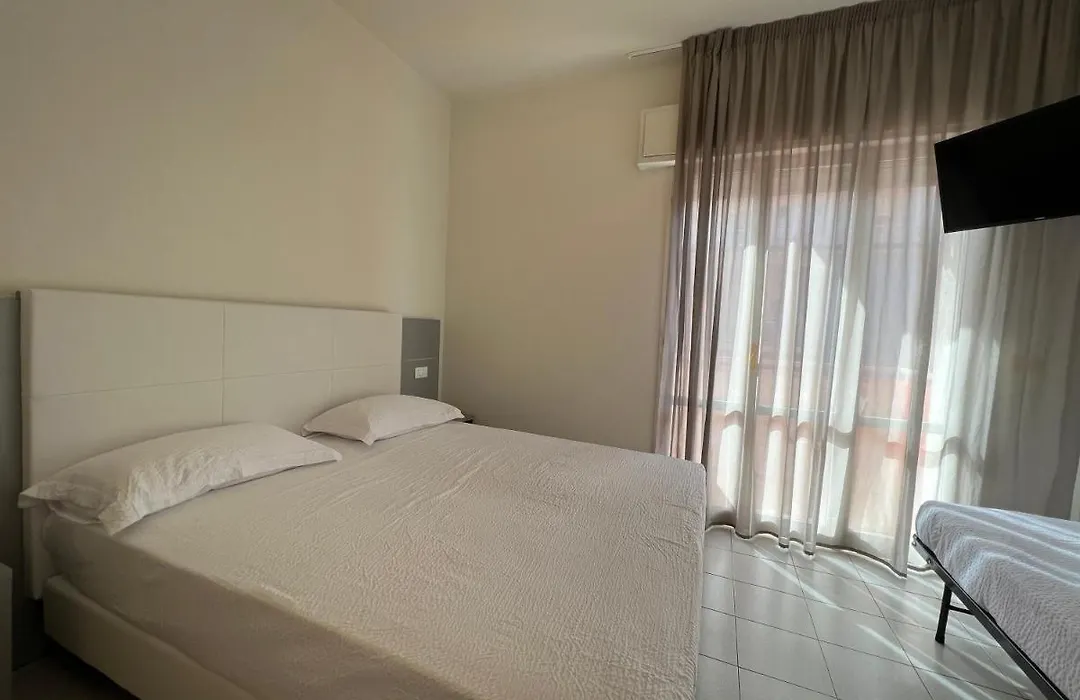 Aron Hotel-1