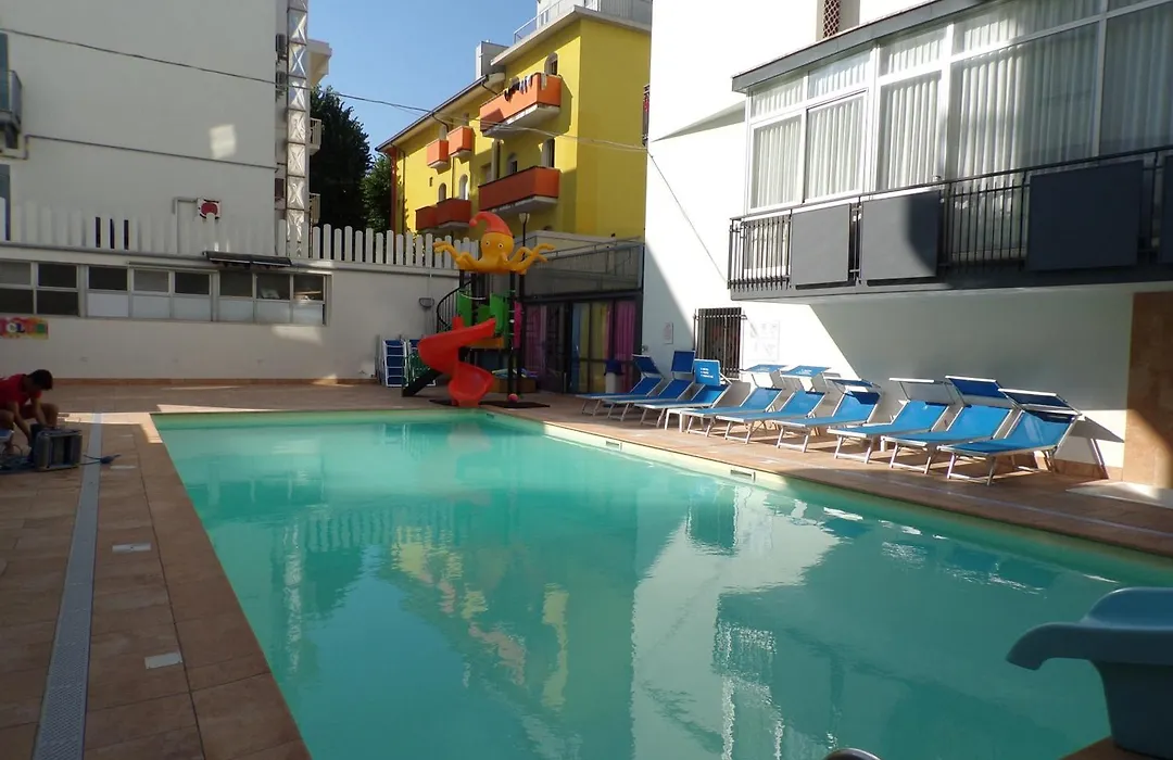 Hotel 2000-1