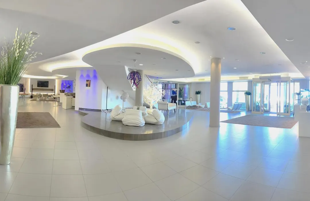 Yes Hotel Touring & Spa-1