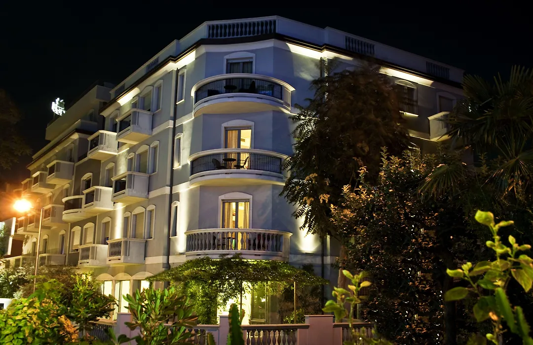 Sovrana Beach Hotel - Pet Friendly - Breakfast Until 12 - Parking-1