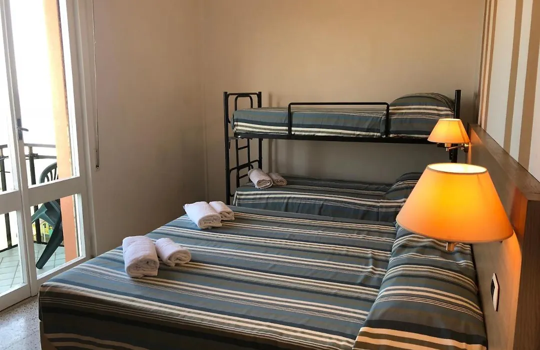 Hotel Gin-1