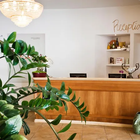 Sovrana Beach Hotel - Pet Friendly - Breakfast Until 12 - Parking-2