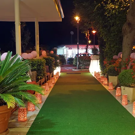 Hotel River fronte mare con piscina-2