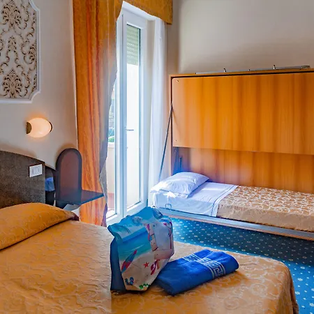 Hotel River fronte mare con piscina-3