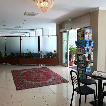 Hotel Boom-2