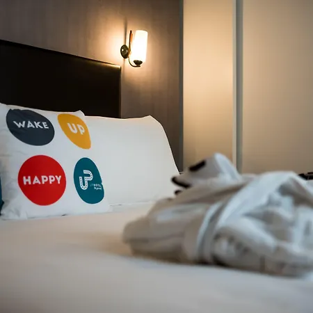 Up Hotel-3
