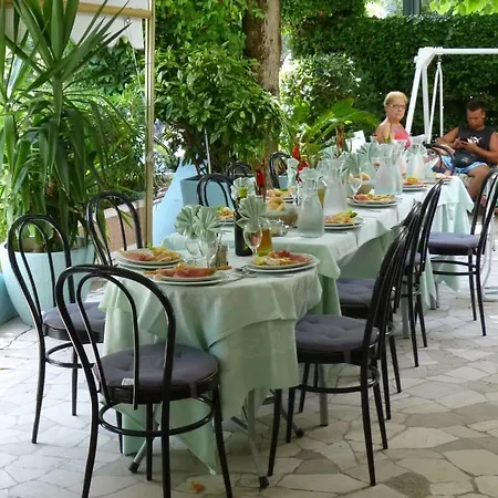 Hotel Villa Podgora-3